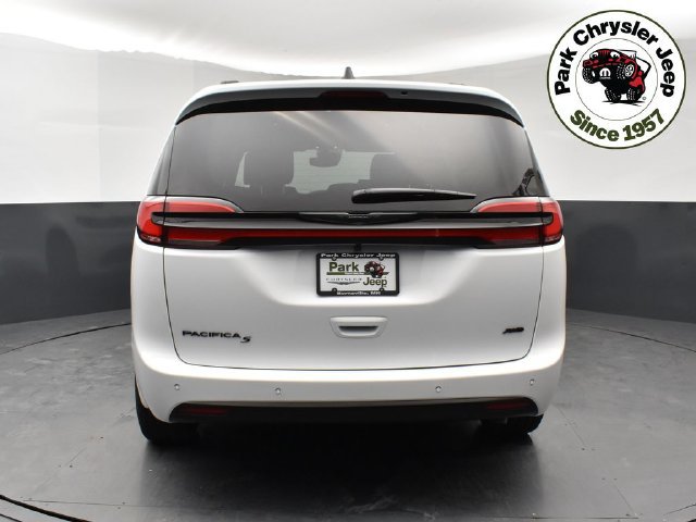 New 2026 Chrysler Pacifica Select w/ S Appearance Package AWD/4WD image 5