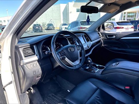Used 2016 Toyota Highlander XLE AWD/4WD image 17