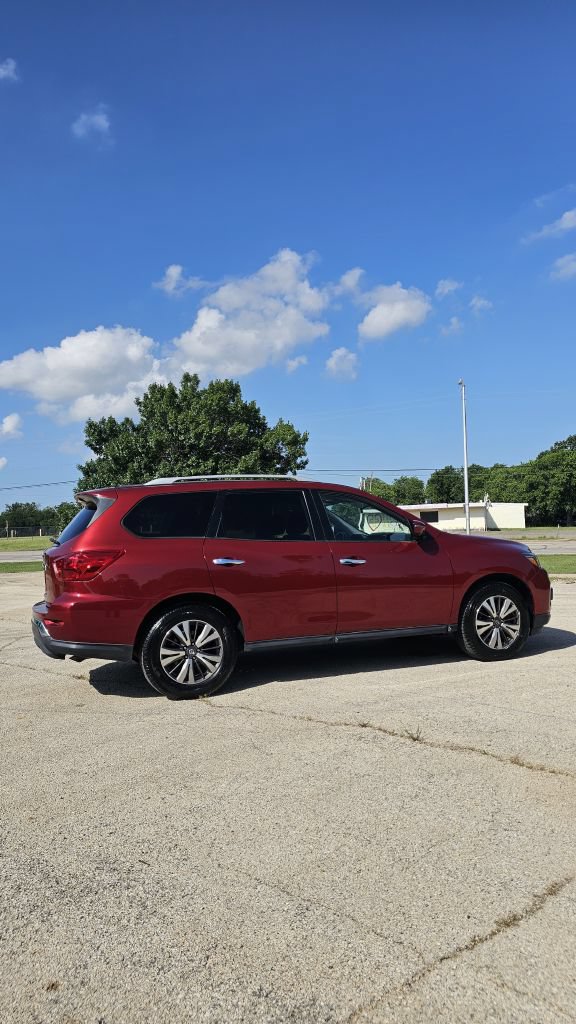 Used 2017 Nissan Pathfinder S FWD image 3