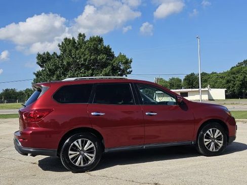 Used 2017 Nissan Pathfinder S FWD image 3
