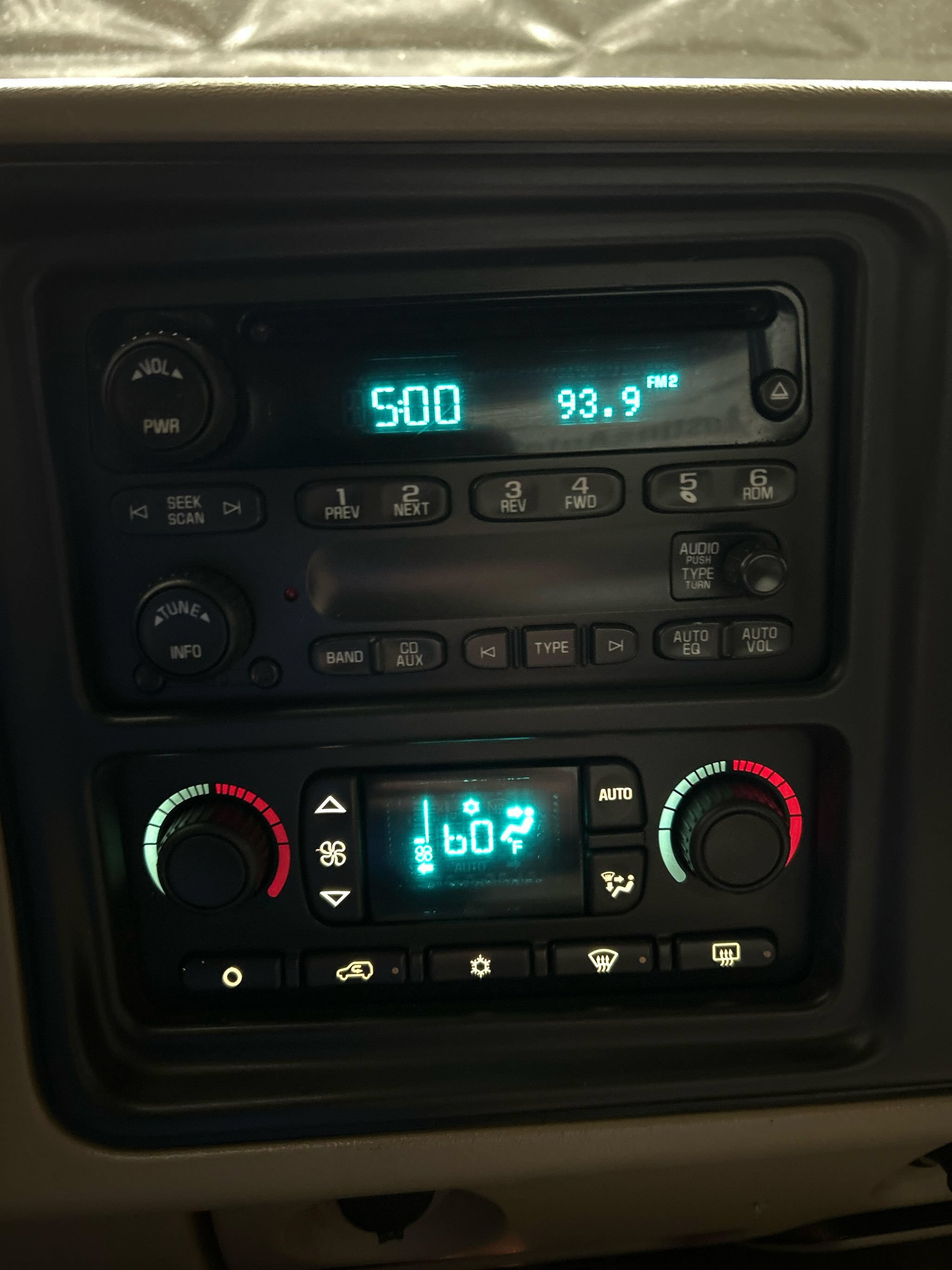 Used 2005 Chevrolet Silverado 3500 LS w/ Heavy-Duty Power Package AWD/4WD image 14