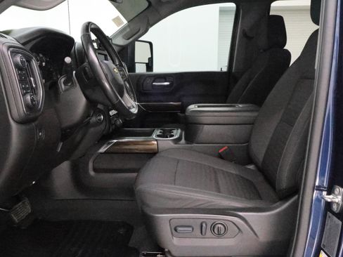 Used 2022 Chevrolet Silverado 2500 LT w/ Convenience Package image 8