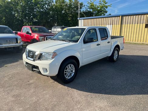 Used 2014 Nissan Frontier SV w/ SV Value Truck Package RWD image 2