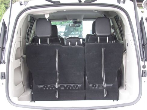 Used 2024 Chrysler Pacifica Touring-L FWD image 20