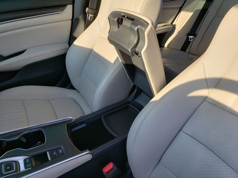 Used 2022 Honda Accord Touring image 38