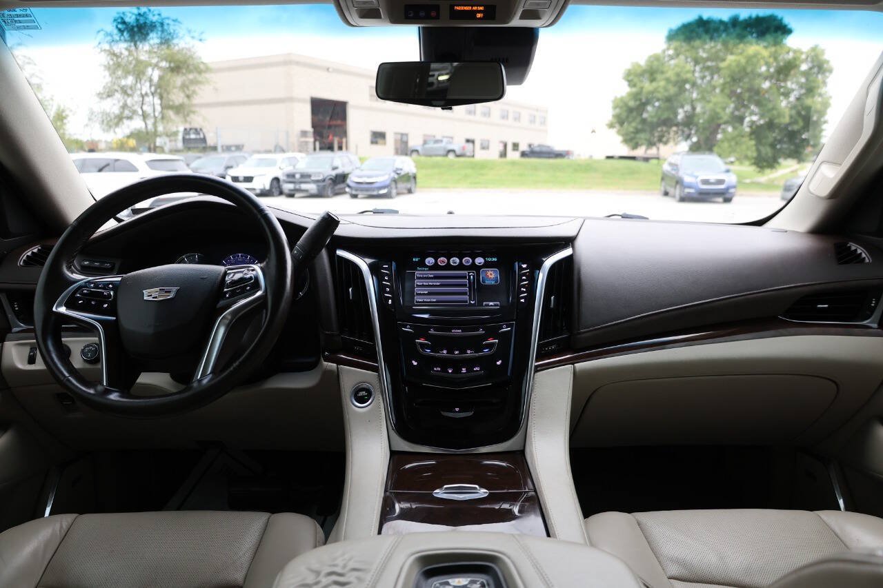 Used 2017 Cadillac Escalade Premium Luxury AWD/4WD image 14