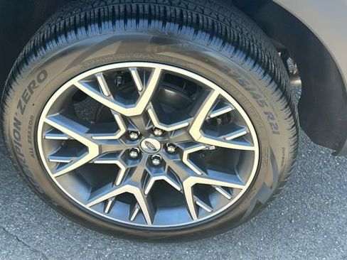 Certified 2025 Ford Explorer Platinum w/ Ultimate Package AWD/4WD image 6