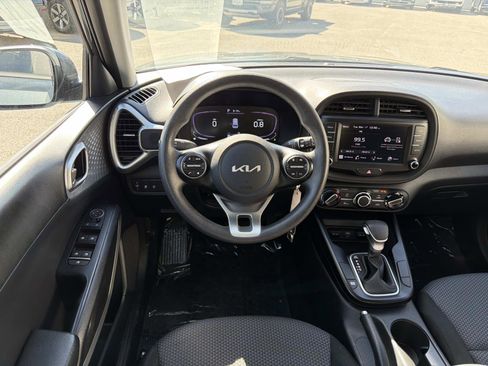 Used 2023 Kia Soul LX w/ Option Group 015 FWD image 8