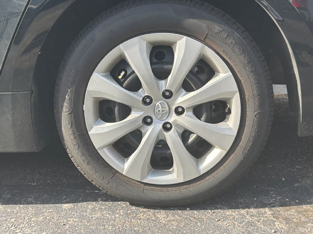 Used 2026 Toyota Corolla LE FWD image 6
