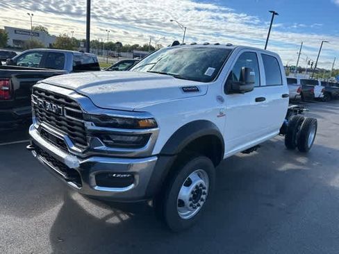New 2026 RAM 5500 Tradesman w/ Chrome Appearance Group image 2