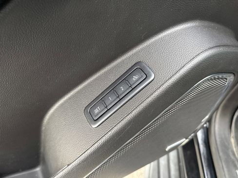 Used 2015 Chevrolet Suburban LT image 13