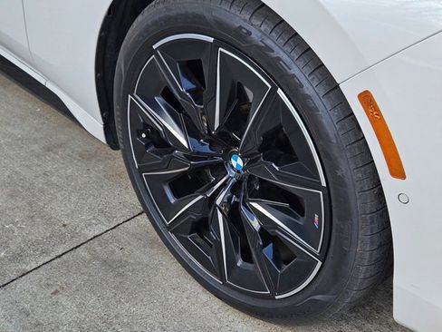 Certified 2023 BMW 760i xDrive image 4