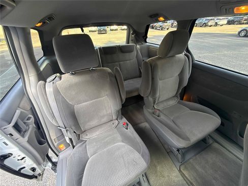 Used 2010 Toyota Sienna FWD image 28