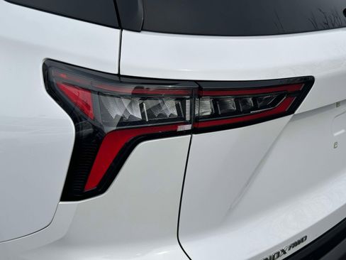 Certified 2025 Chevrolet Equinox LT w/ Convenience Package II image 7