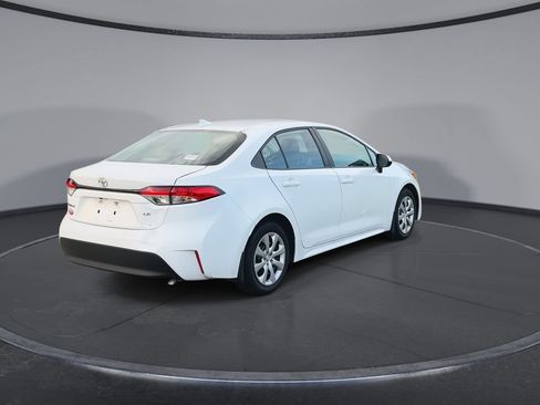 Used 2026 Toyota Corolla LE FWD image 8