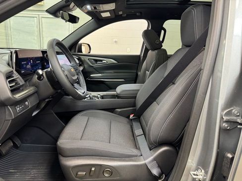 New 2026 Chevrolet Traverse LT w/ Sun and Wheel Package FWD image 13