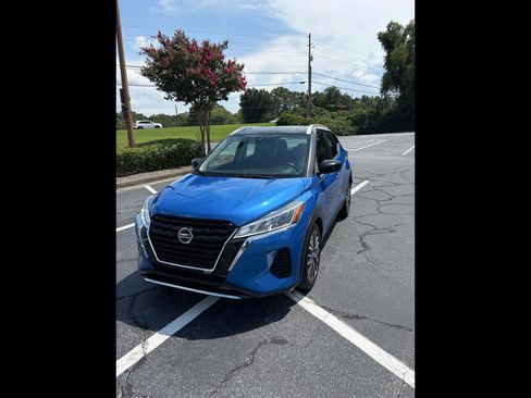 Used 2021 Nissan Kicks SV FWD image 1
