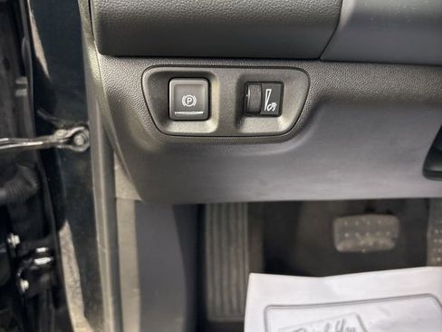 Used 2023 GMC Acadia SLE w/ Driver Convenience Package image 33