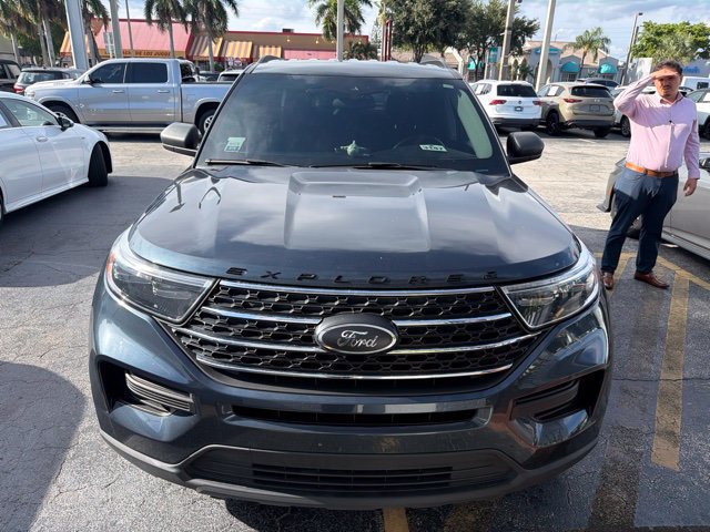 Used 2024 Ford Explorer XLT RWD image 2