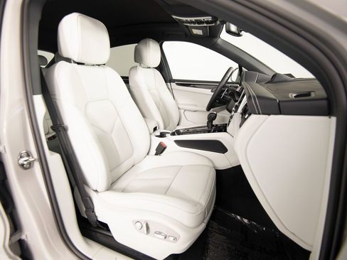 New 2026 Porsche Macan S image 33