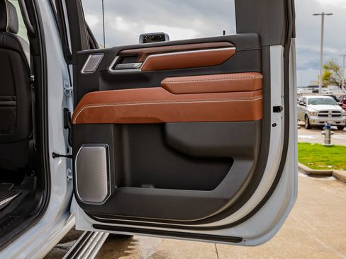 Used 2026 GMC Sierra 3500 Denali Ultimate image 39