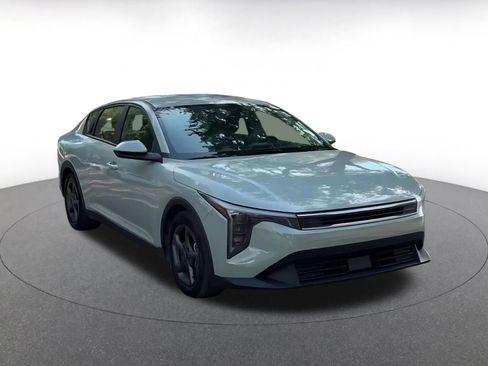 Used 2025 Kia K4 LXS image 3