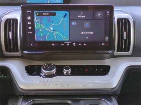 New 2025 Ford Expedition Active image 18