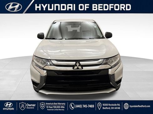 Used 2017 Mitsubishi Outlander ES AWD/4WD image 2