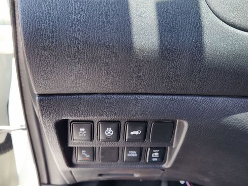 Used 2020 Nissan Pathfinder SL FWD image 22