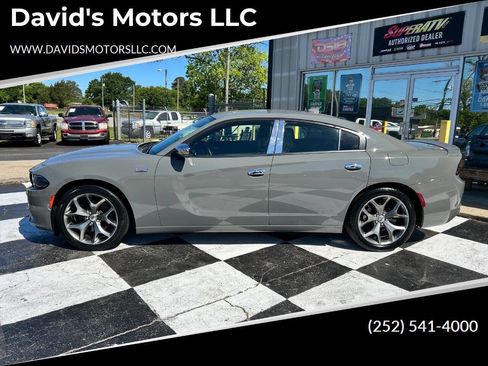 Used 2017 Dodge Charger SXT w/ Premium Group RWD image 1