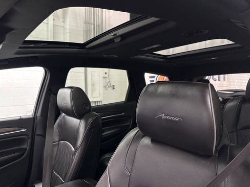 Used 2022 Buick Enclave Avenir w/ Avenir Technology Package image 36