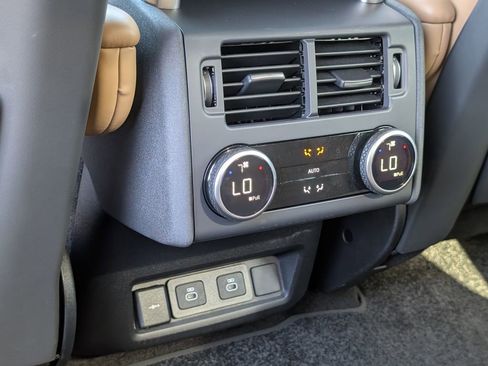 Used 2025 Land Rover Discovery Dynamic SE image 21