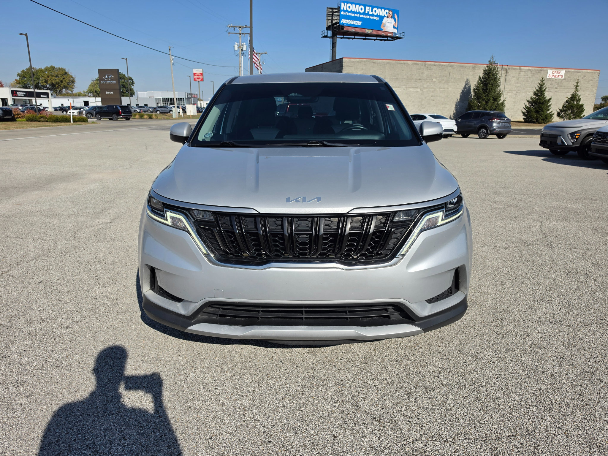 Used 2023 Kia Carnival LX FWD image 9