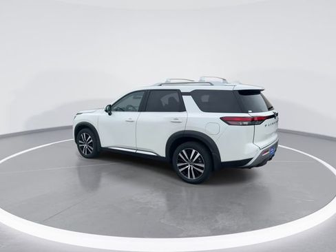 Used 2024 Nissan Pathfinder Platinum AWD/4WD image 4