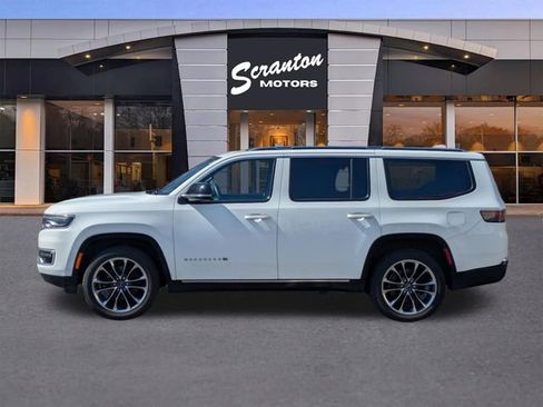 Used 2023 Jeep Wagoneer Series III w/ Premium Group I image 2