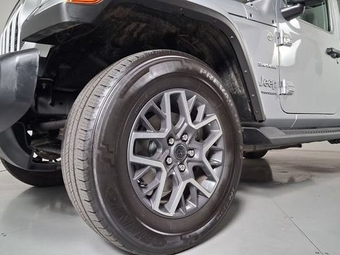 Used 2024 Jeep Wrangler Unlimited Sahara AWD/4WD image 9