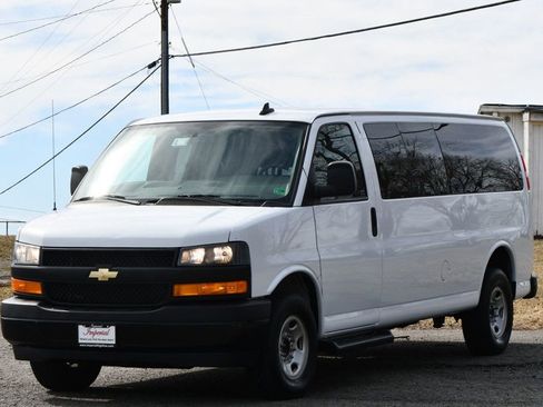 Used 2022 Chevrolet Express 3500 LS image 3