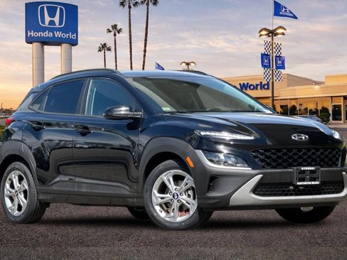 Used 2023 Hyundai Kona SEL FWD image 2