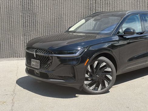 New 2026 Lincoln Nautilus Reserve w/ Jet Appearance Package AWD/4WD image 2