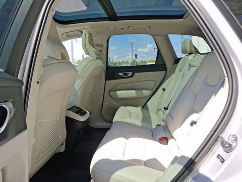 Used 2023 Volvo XC60 B6 Ultimate w/ Climate Package image 10