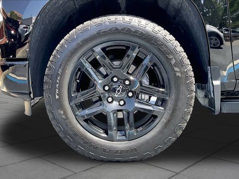 Used 2025 Chevrolet Silverado 1500 High Country w/ Midnight Edition AWD/4WD image 10