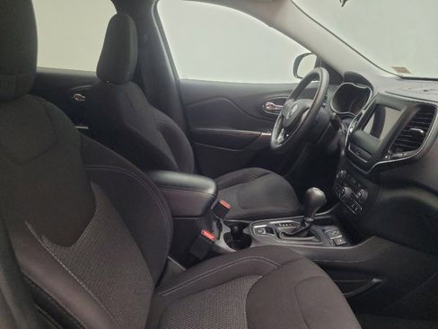 Used 2019 Jeep Cherokee Latitude w/ Popular Appearance Group FWD image 21