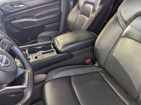 Certified 2024 Nissan Pathfinder SL image 19