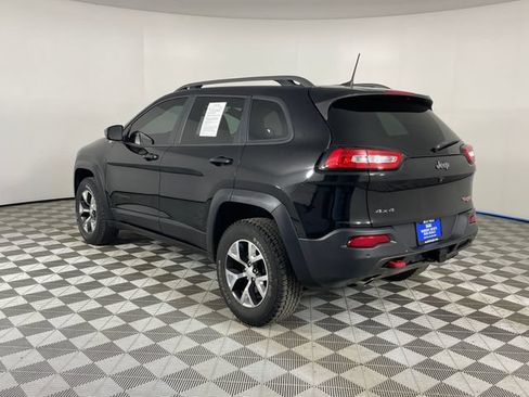 Used 2018 Jeep Cherokee Trailhawk w/ Cold Weather Group AWD/4WD image 24