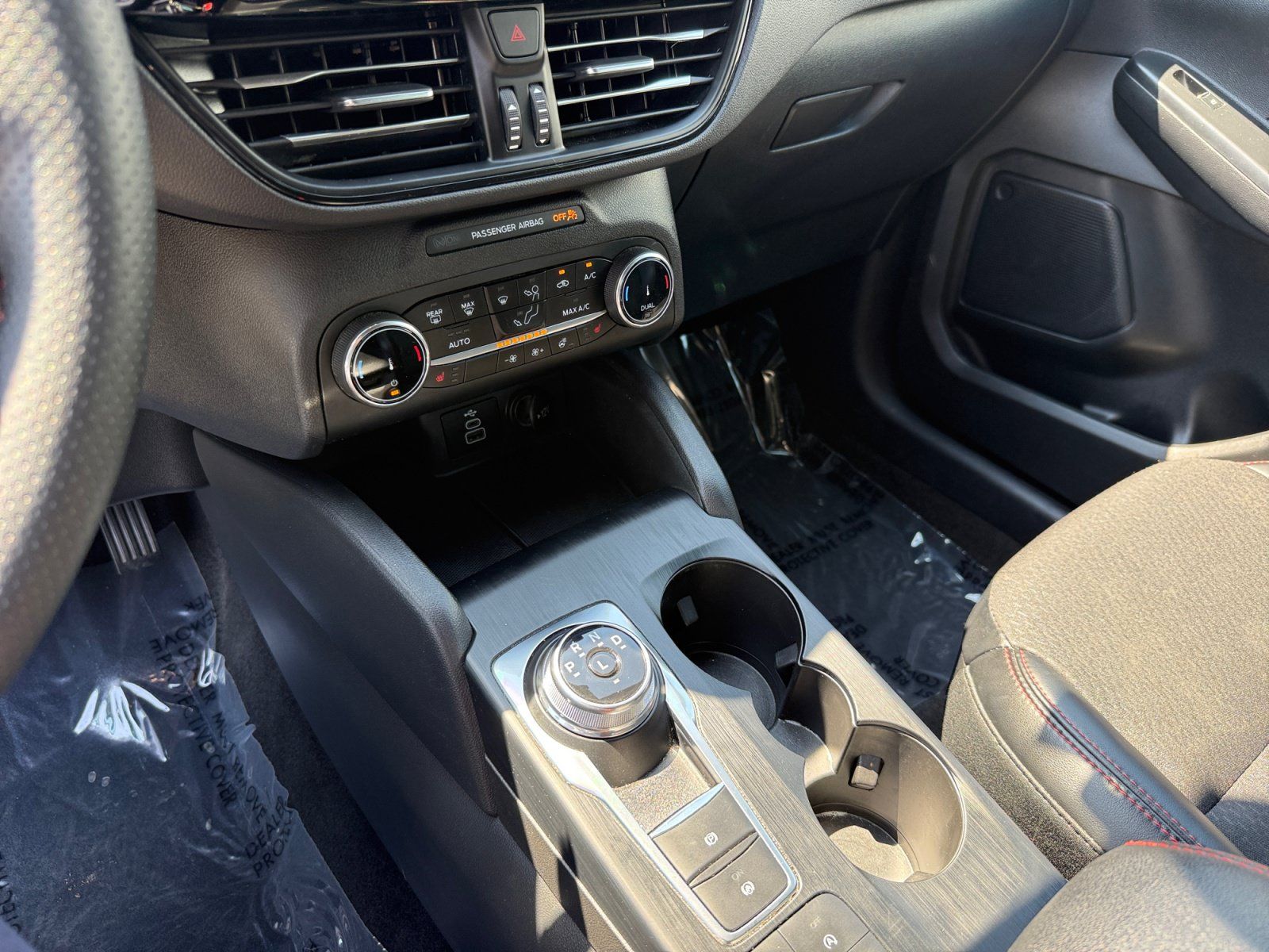 Certified 2025 Ford Escape ST-Line Select AWD/4WD image 13