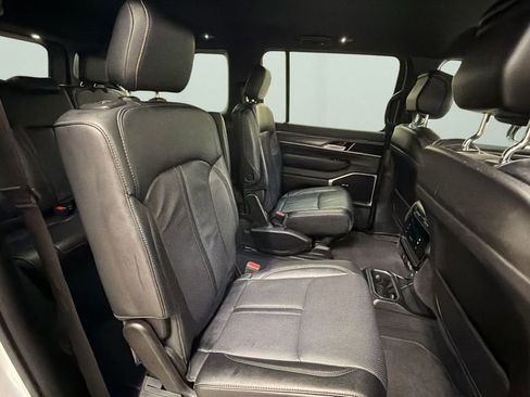 Used 2024 Jeep Wagoneer Series III AWD/4WD image 13