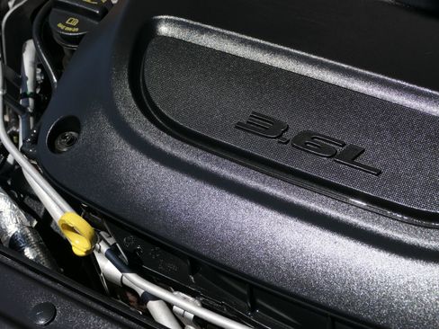 Used 2022 Chrysler Pacifica Touring-L FWD image 29
