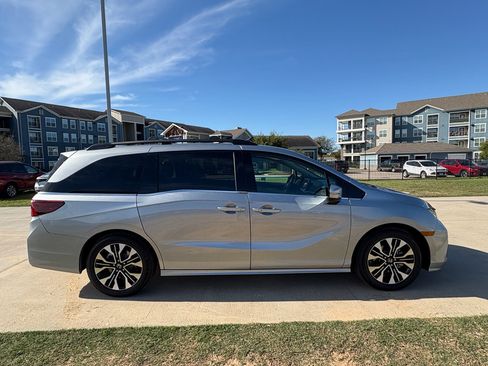 Certified 2026 Honda Odyssey Elite image 9
