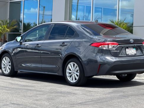Used 2025 Toyota Corolla LE w/ LE Premium Package FWD image 8