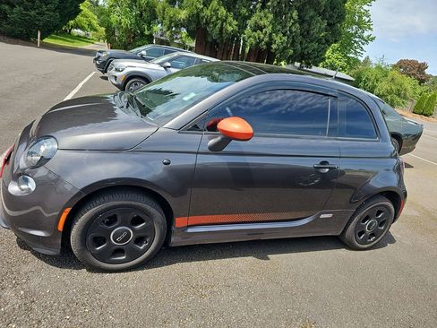 Used 2019 FIAT 500 e w/ Esport Package FWD image 2